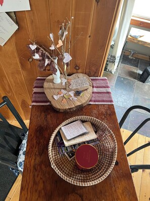 Dining - Tiny Timber frame 1-bedroom cabin in Candor with AC/Heat, Outdoor fire and tub. (Candor)