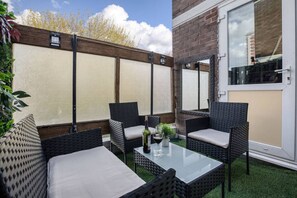 Terrace/patio - Tranquil 3-Bed Home (Zone 2 Near Central) (Greater London)