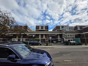 Exterior - Tranquil 3-Bed Home (Zone 2 Near Central) (Greater London)
