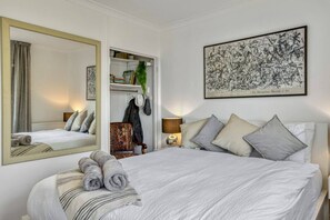 Room - Tranquil 3-Bed Home (Zone 2 Near Central) (Greater London)