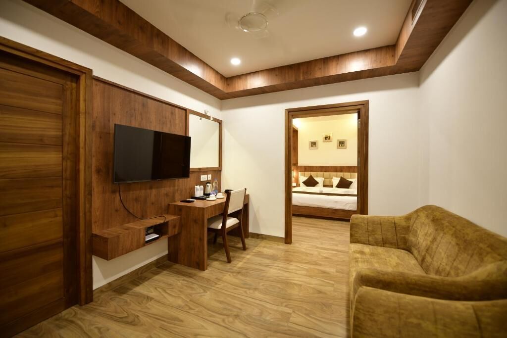 In-room safe, soundproofing, iron/ironing board, free WiFi