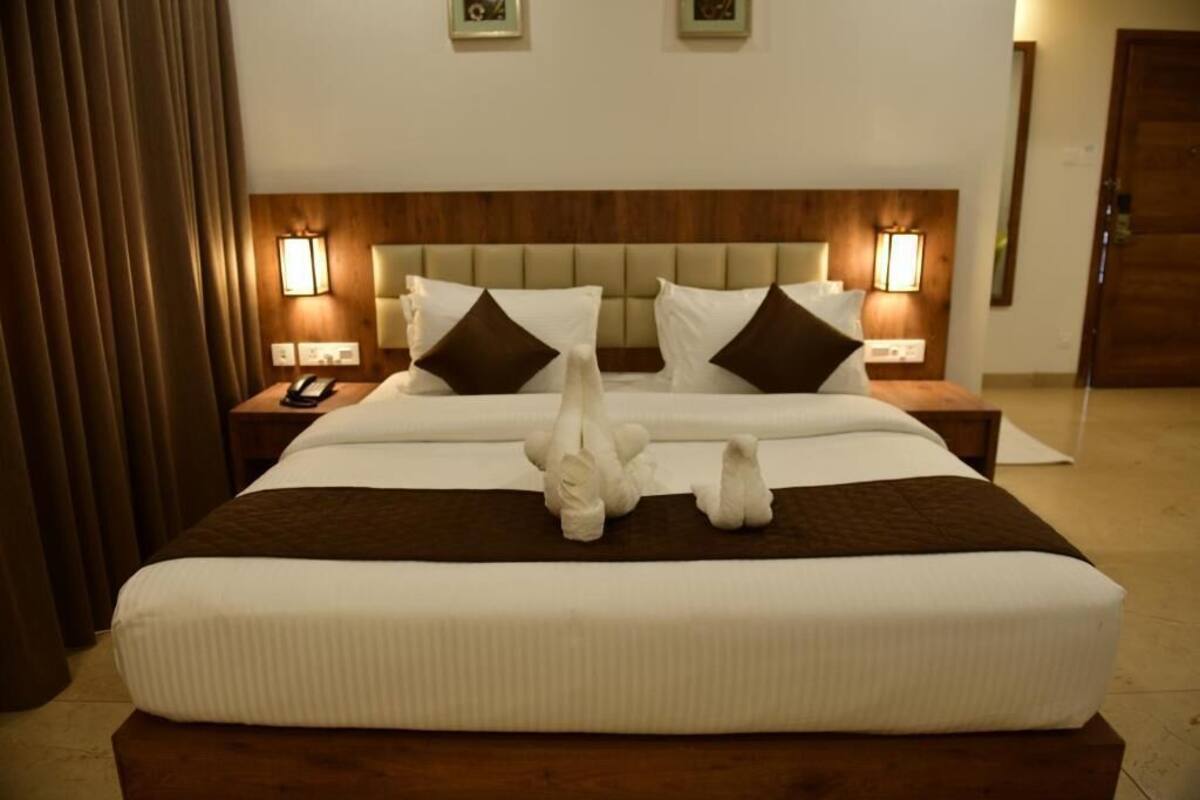 Deluxe Double Room, City View | Peti besi dalam bilik, kalis bunyi, seterika/papan seterika 