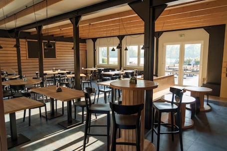 Dining. Restaurace a penzion Racek