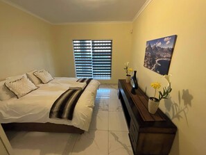 Slaapzaal, 2 slaapkamers, privézwembad