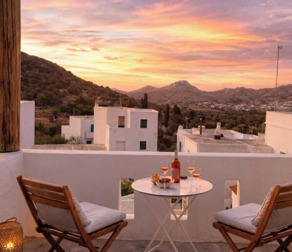 Outdoor dining - Naxos Damarionas Retreat | Newly Renovated Cycladic House with Views (Damarionas)