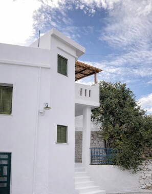 Exterior - Naxos Damarionas Retreat | Newly Renovated Cycladic House with Views (Damarionas)