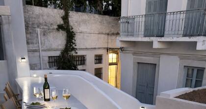 Naxos Damarionas Retreat | Newly Renovated Cycladic House with Views