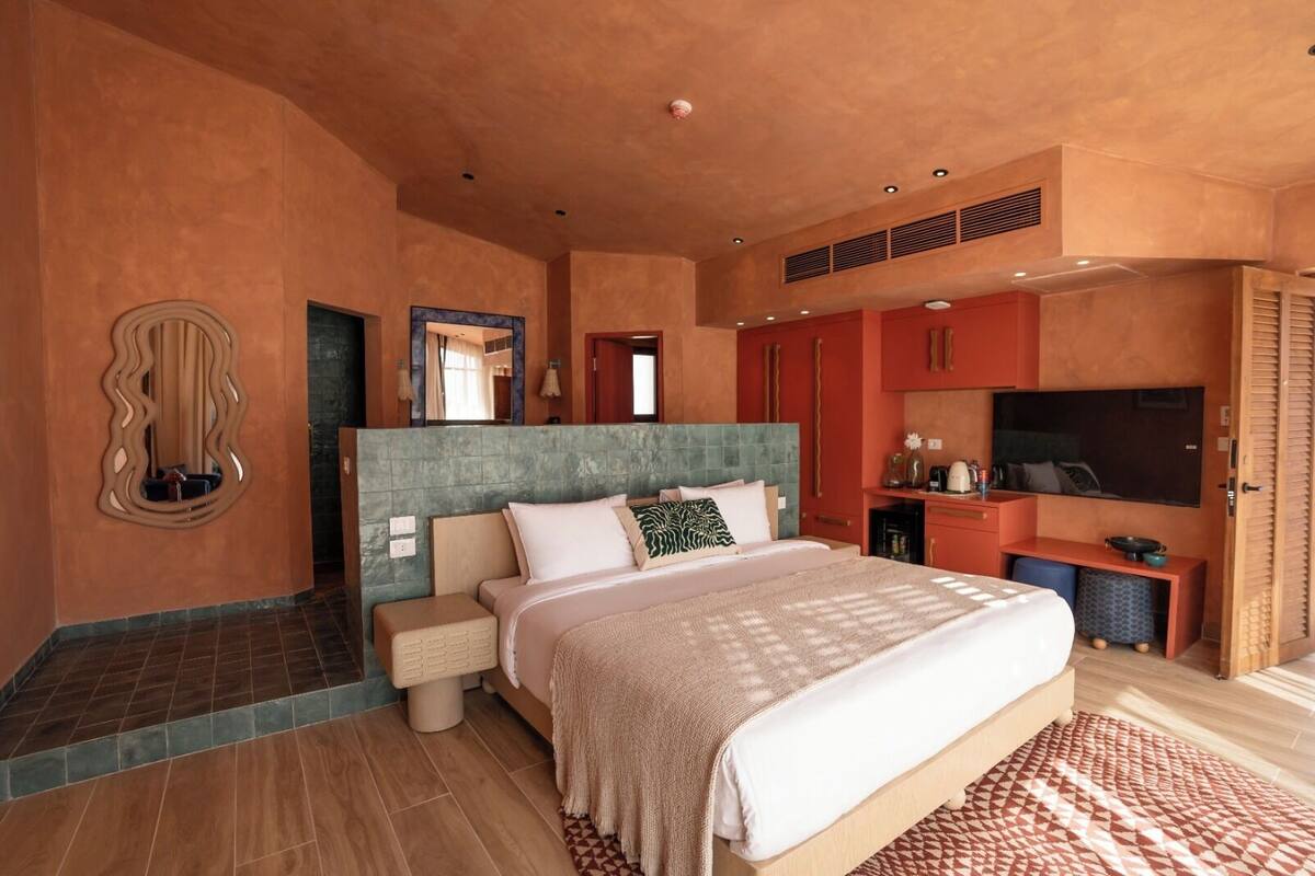 Double Room, Pool View | Peti besi dalam bilik, langsir/tirai gelap terus 