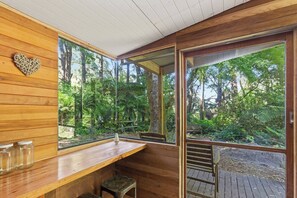 Cabin, 1 Bedroom, Fireplace, Garden View | Interior