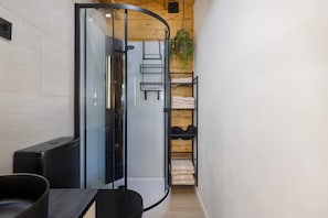 Interior - Bungalow with Private Pool, Wi-Fi and Air Conditioning (Cunit)