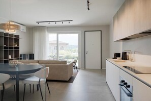 Deluxe appartement, uitzicht op meer | Interieur