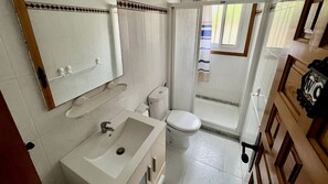Shower, bidet, toilet paper - Villa in Alcossebre (Alcossebre)