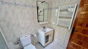 Shower, bidet, toilet paper - Villa in Alcossebre (Alcossebre)
