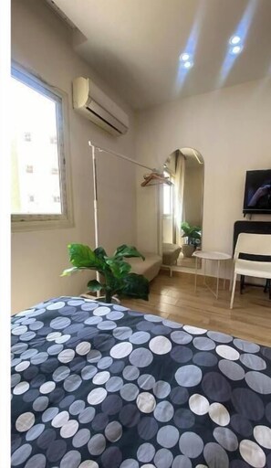 1 bedroom, iron/ironing board, WiFi, bed sheets - Best Value Studio in Dreamland – Cozy, Quiet & Central (Giza Governorate)