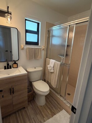 Bathroom - Perfect Getaway Lake placid FL, canal front 2 bedroom home (Lake Placid)