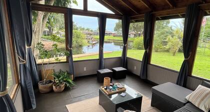 The perfect Getaway Canal front 2-bedroom home with lake access, Lake Placid FL