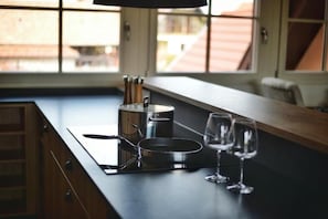 Deluxe Villa, City View | Private kitchen