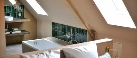Deluxe Double Room, Patio, Courtyard View | Interior