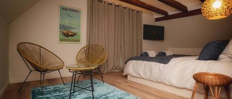 Deluxe Double Room, Garden View | Blackout drapes, soundproofing, iron/ironing board, free WiFi