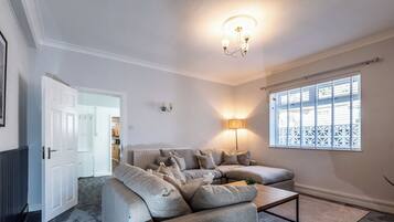 Deluxe Apartment, 2 Bedrooms | Living area