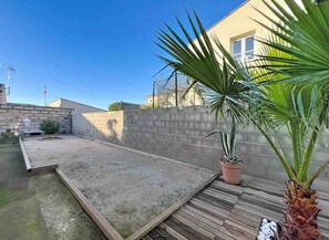 Property grounds - Villa pool and jacuzzi (Vic-la-Gardiole)