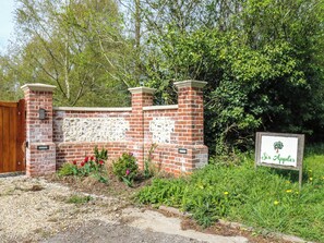 Property grounds - Six Apples (Braintree)