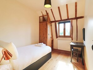 5 bedrooms, individually decorated, individually furnished, free WiFi - Six Apples (Braintree)