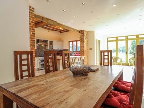 Dining - Six Apples (Braintree)