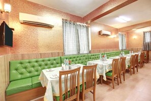 Dining - Marks Hotel (Noida)
