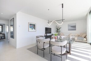 Interior - Luxury 3-Bedroom Skyline Apartment in Higueron (Fuengirola)