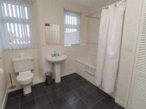 Shower - Kittiwake at No 20 (Seahouses)