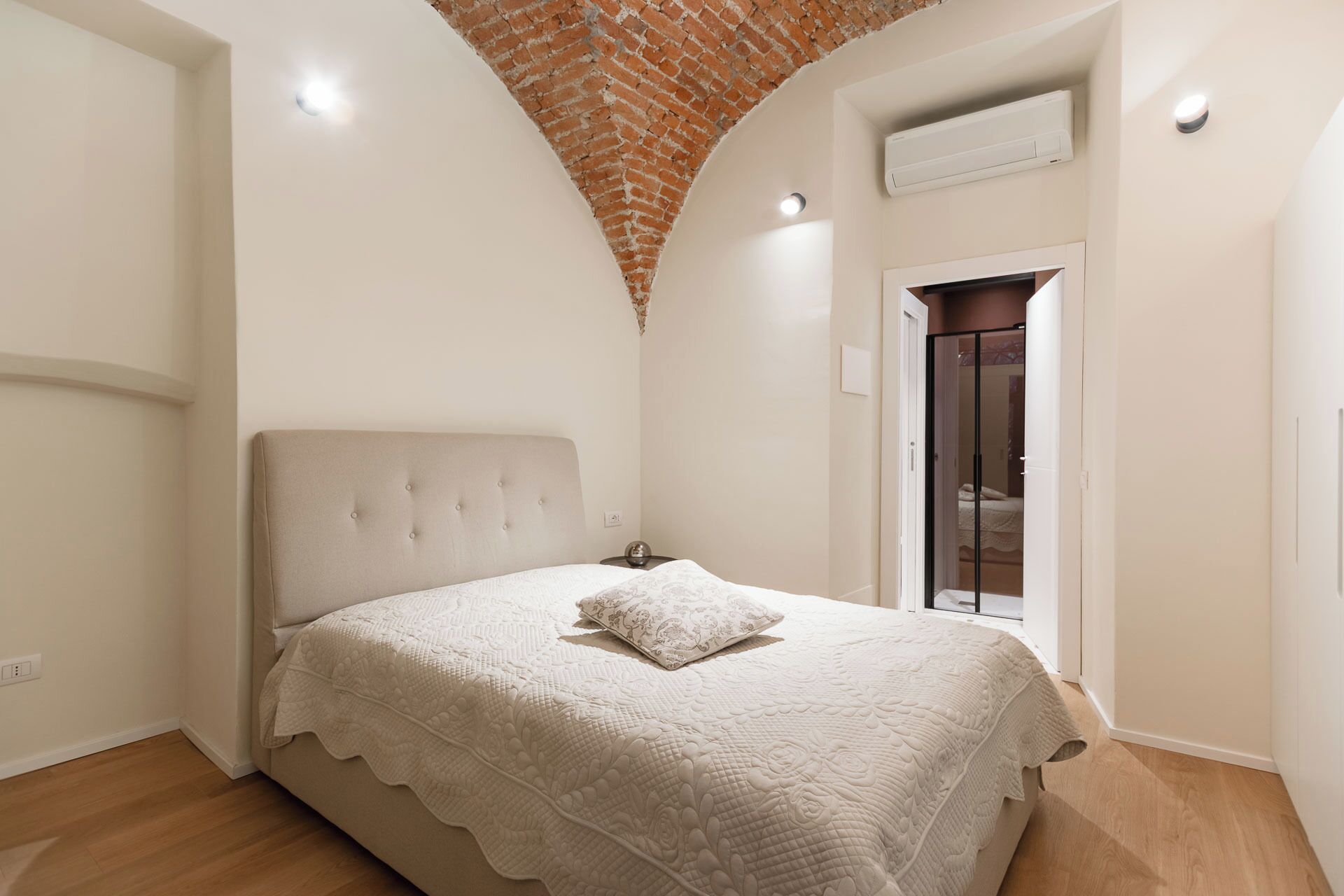 1 camera, ferro/asse da stiro, Wi-Fi gratuito, lenzuola