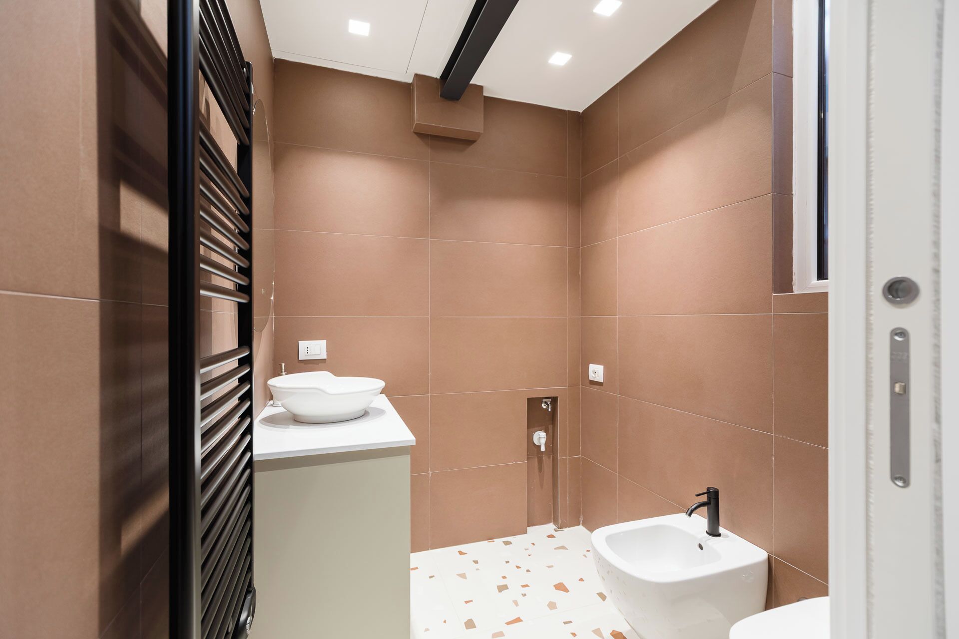 Doccia, asciugacapelli, bidet, asciugamani