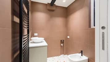 Doccia, asciugacapelli, bidet, asciugamani