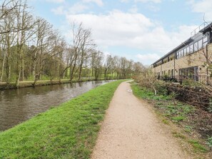 Property grounds - Number 7 Canalside (Skipton)