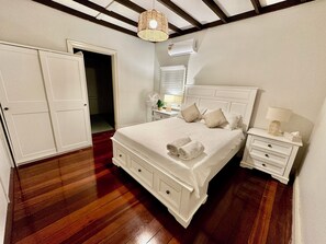 4 bedrooms, desk, iron/ironing board, free WiFi