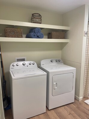 Interior - Fishing, Crabbing, Relaxing..... You will enjoy whichever you decide to do. (Chauvin)