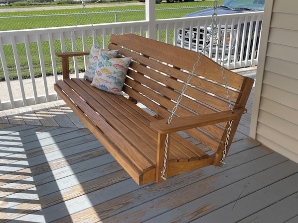 Property grounds - Fishing, Crabbing, Relaxing..... You will enjoy whichever you decide to do. (Chauvin)
