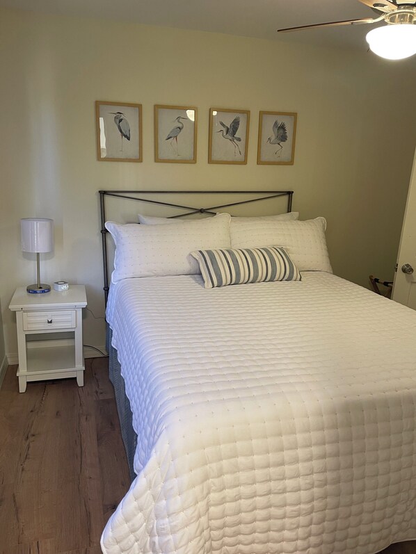 Room - Fishing, Crabbing, Relaxing..... You will enjoy whichever you decide to do. (Chauvin)