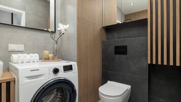 Shower, hair dryer, towels, shampoo