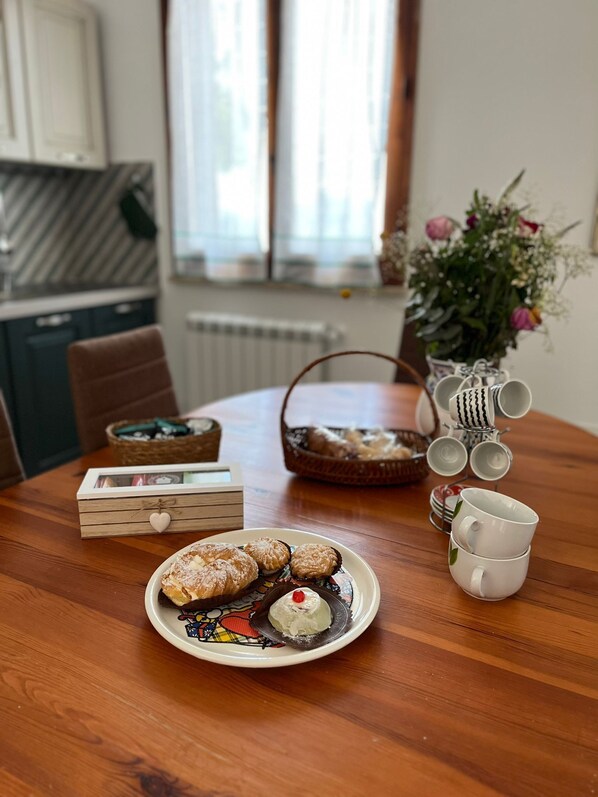 Dining - ground-floor apartment with two br and living r, terrace and private parking (Castelbuono)