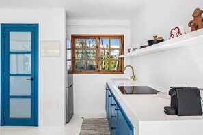 Fridge, microwave, coffee/tea maker, electric kettle - Costa Mera Duplex by Escape Home (Puerto del Carmen)