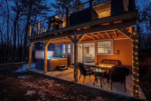 The Nest at Mountainview Modern Retreat w/Hot Tub Near North Conway
