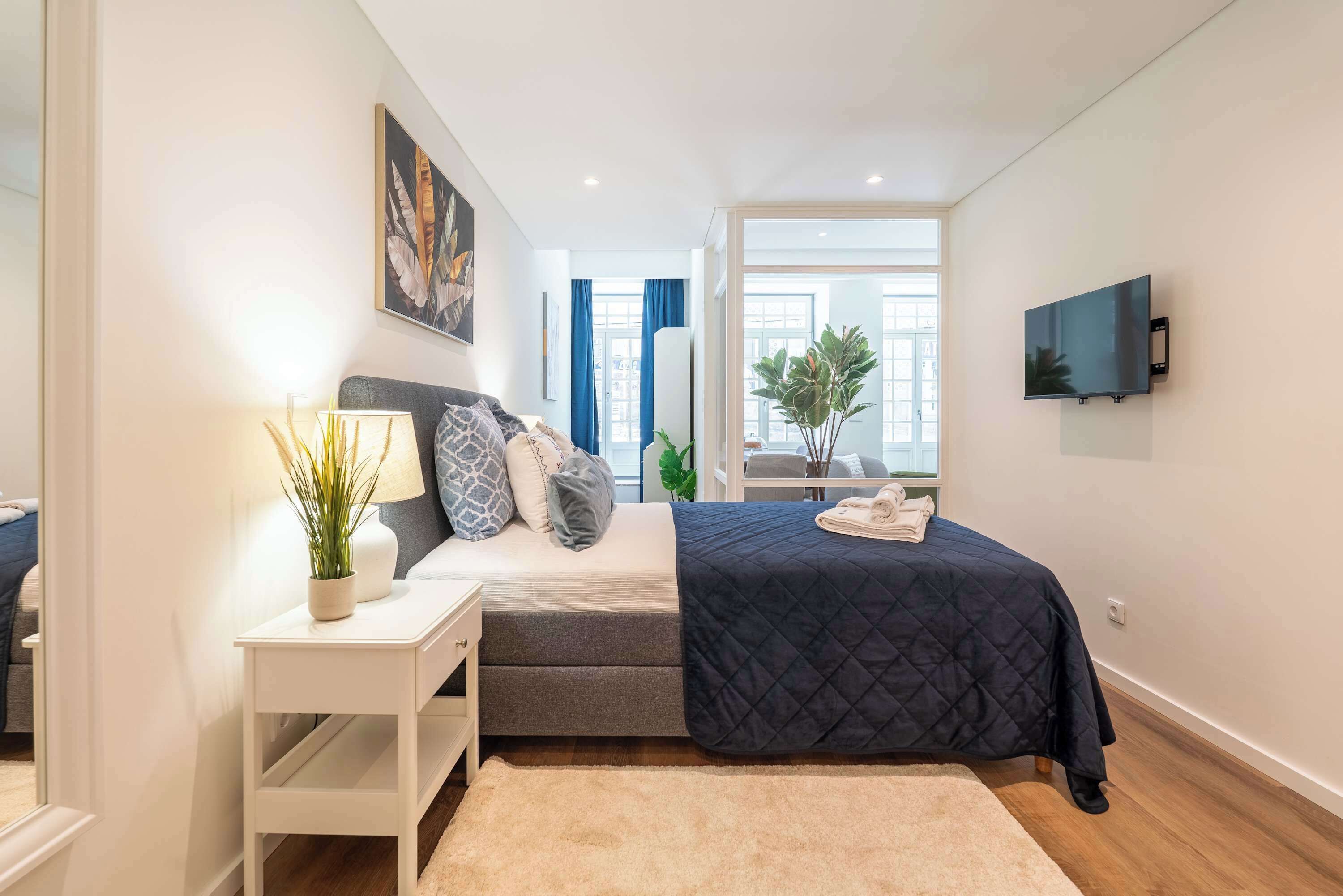 2 habitaciones, tabla de planchar con plancha y cuna de viaje 