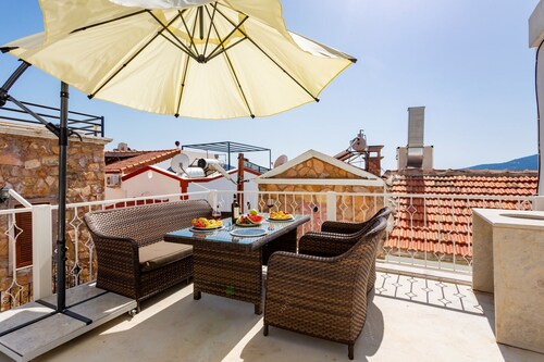 2 bedroom Townhouse Located Heart of Kalkan Old Town
