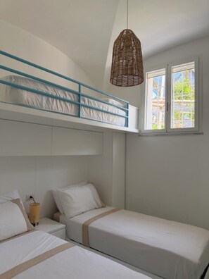 2 Schlafzimmer, Schreibtisch, Bügeleisen/Bügelbrett, Reisekinderbett