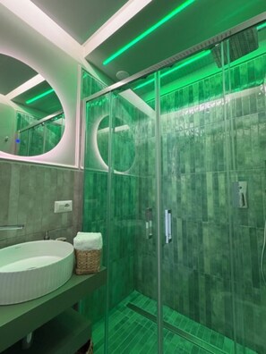 Dusche, Haartrockner, Bidet, Handtücher