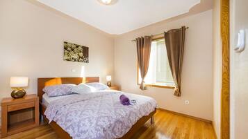 1 bedroom, iron/ironing board, WiFi (free)