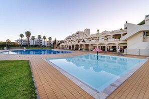 Outdoor pool - Renovated 2BR Lagos w/ Pool & Garage by Soulplaces (Lagos)