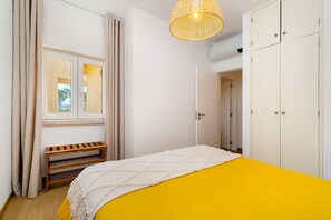 2 bedrooms, iron/ironing board, free WiFi, bed sheets - Renovated 2BR Lagos w/ Pool & Garage by Soulplaces (Lagos)